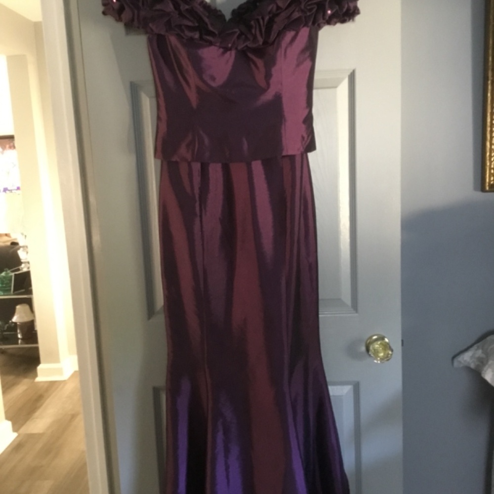 Daymor Couture Mother Bride or Groom Ruffle Off Shoulder Mermaid Gown Size 6 NWT - Picture 8 of 10